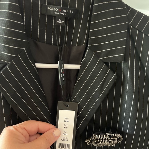 Black Blazer for sale! - Picture 2 of 2